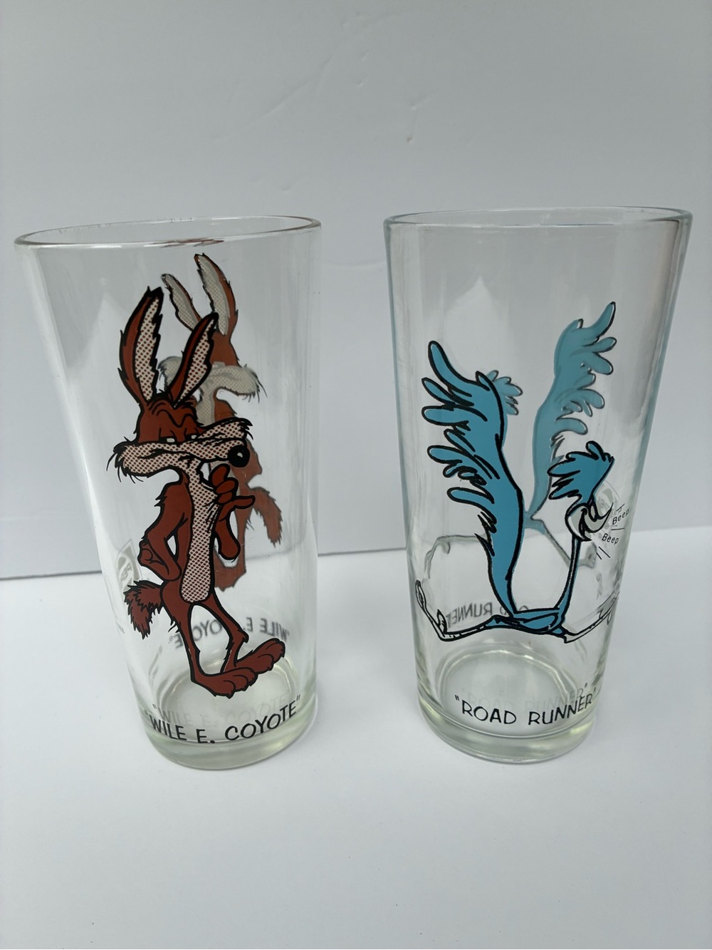 Vintage 1973 Pepsi Looney Tunes Wile E Coyote Road Runner Glass Set